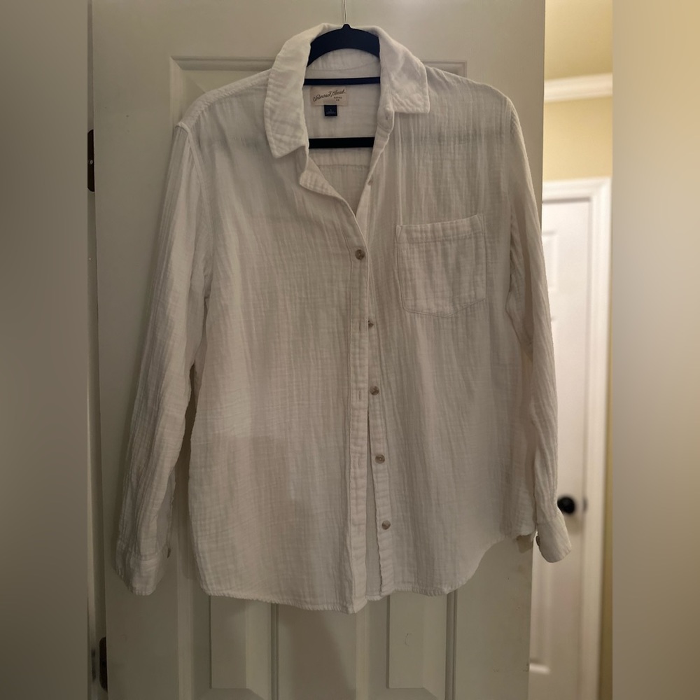 Universal thread linen blend button down